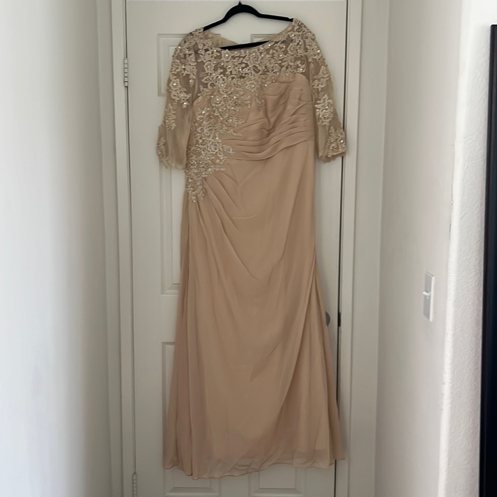 Size 18, Champagne A-line Scoop Floor-Length Chiffon Lace With Beading